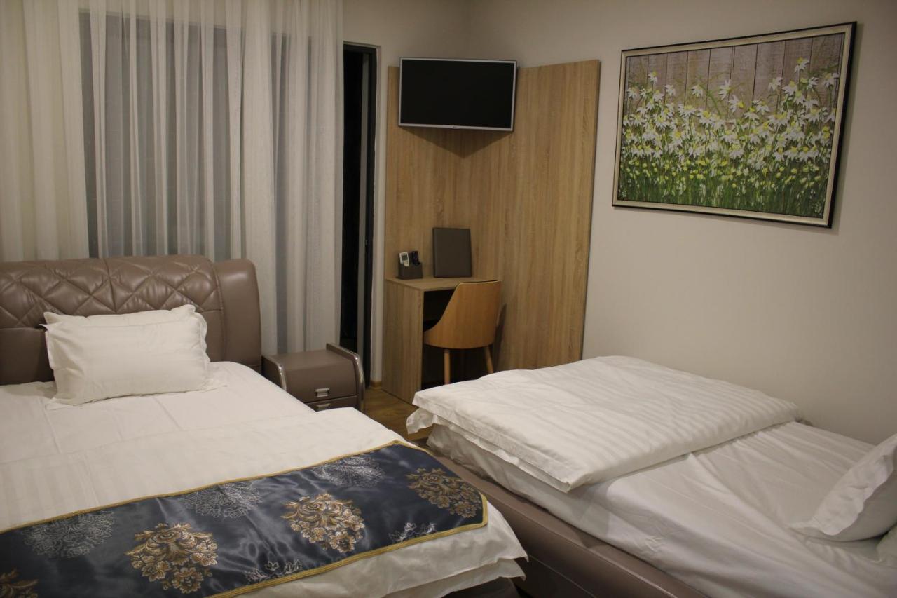 Park Hotel Tirana Yzberishti Exteriör bild